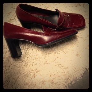 Burgandy chunky heel loafer