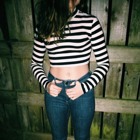 Striped Long-Sleeve Croptop