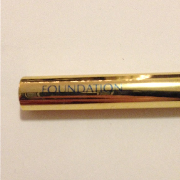 Estēe Lauder Foundation Brush - Picture 2 of 3