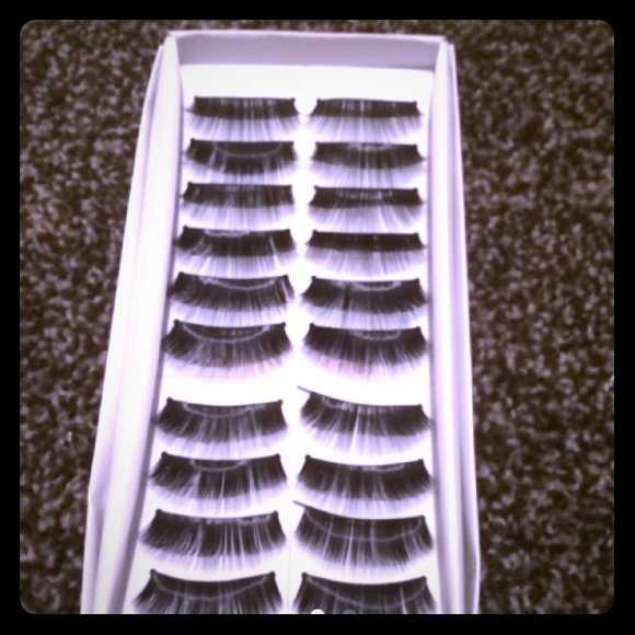 False eyelashes 10 pair - Picture 1 of 3
