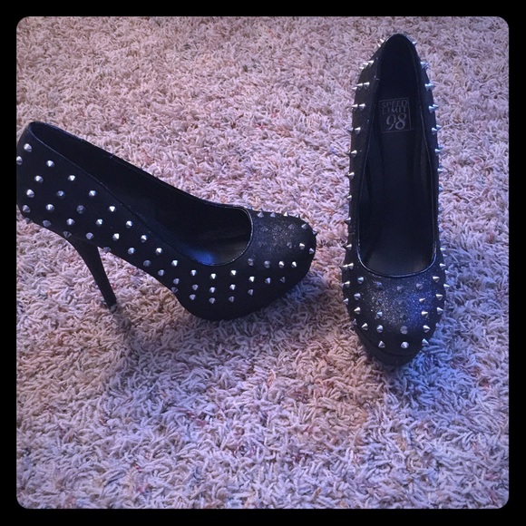 Edgy Spiked Heels 😍