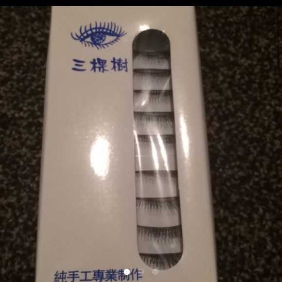 False eyelashes 9 pair - Picture 3 of 3