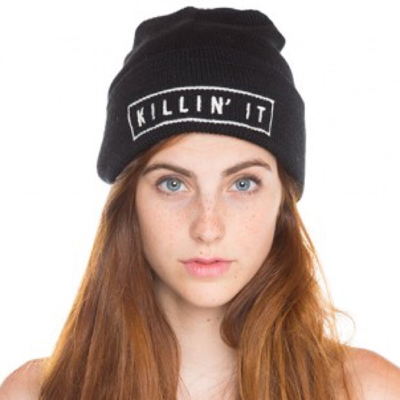 Brandy Melville killin it beanie 😍