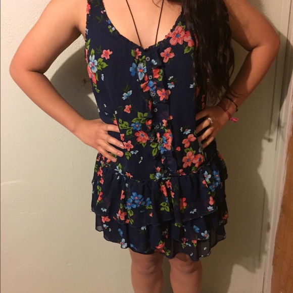 Ruffled hollister floral dress - Picture 3 of 4