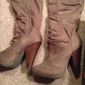 💋 Brand New Suede Boots 💋