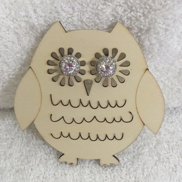 🎉HP🎉 Sparkly CZ Solitaire earrings