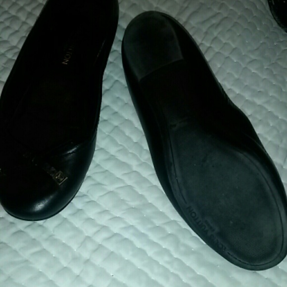 LOUIS VUITTON BLACK LEATHER FLATS - Picture 3 of 3
