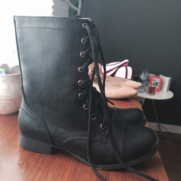 Never worn black combat boots - Picture 2 of 3