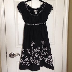 Max studio black and white floral embroidery dress