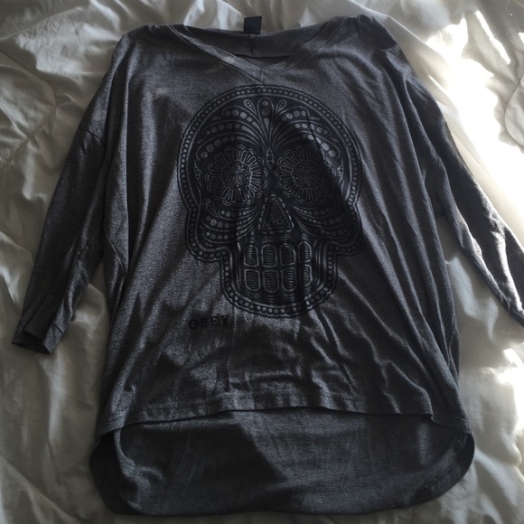 Gray obey skull graphic shirt