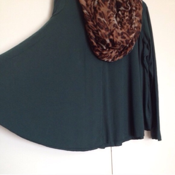❗️SOLD❗️Dark Green Top - Picture 2 of 3
