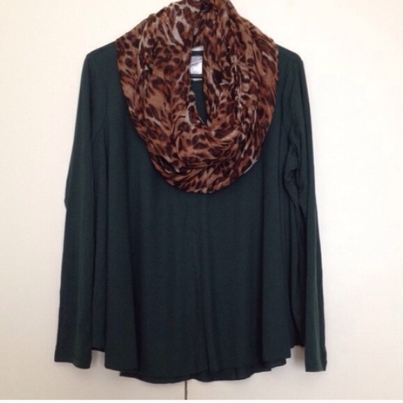 ❗️SOLD❗️Dark Green Top - Picture 3 of 3
