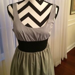 Day to night dress. Size medium. Great condition.