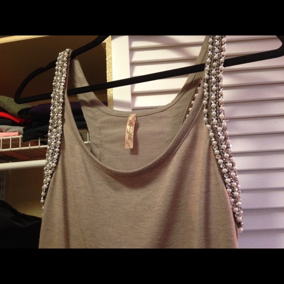 Cute tank - Picture 2 of 2