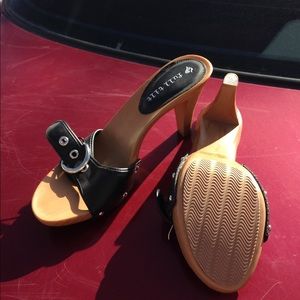 Black and Tan heels. Good condition just too small