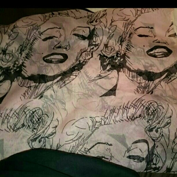 Marylin Monroe scarf!
