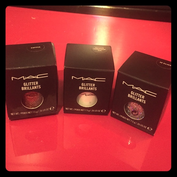 BNIB MAC PRO GLITTER - 3D SILVER