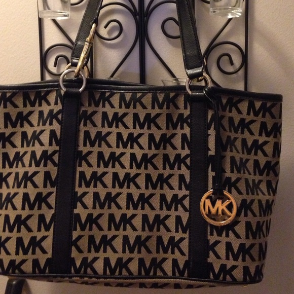 Michael Kors Handbags - MK purse.