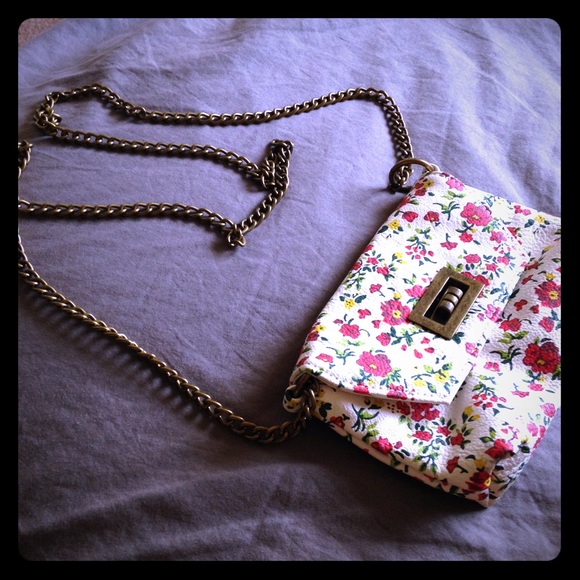 ⭐️Cross body floral bag! ⭐️