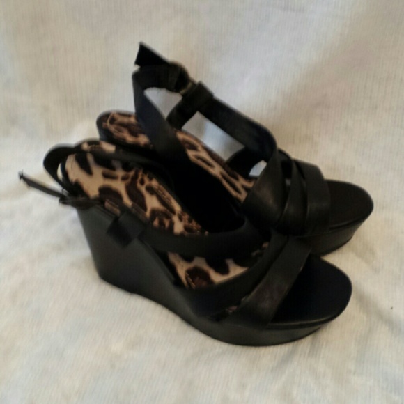 Jessica Simpson black wedges
