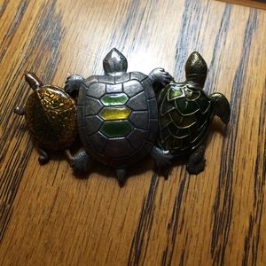 Turtle pin