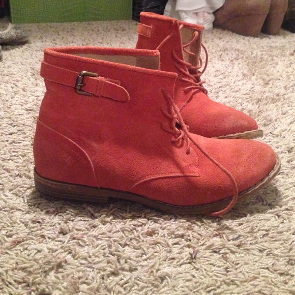 Short boots