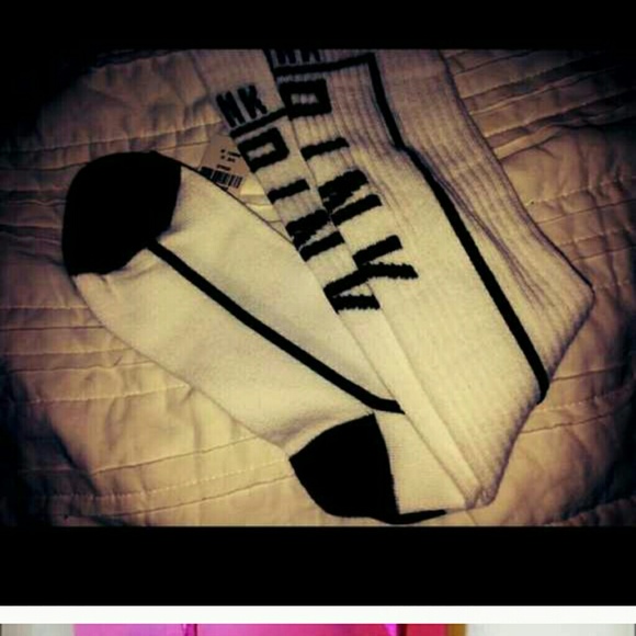 Victoria   secret   PINK SOCKS for trade w/ buyer