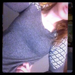 Sweater with black and white print