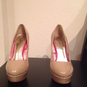 Nude Pumps