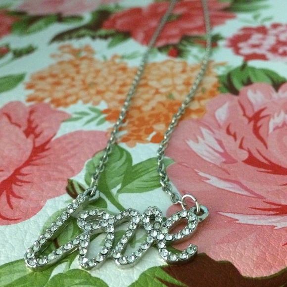 Shortstrand love rhinestone necklace