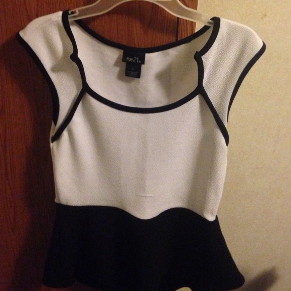 Daisy Outfit - Picture 4 of 4