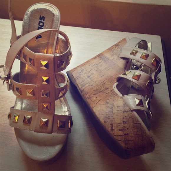 Soda Studded Wedge