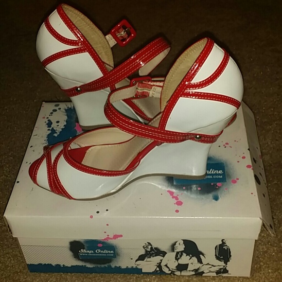 Red and White Wedges