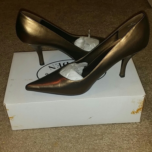 Steve Madden Bronze Pumps