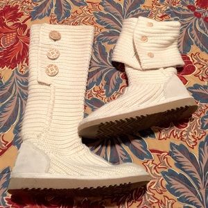 ⬇️REDUCED⬇️ UGG Classic Cardy. Excellent condition