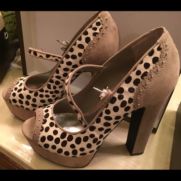 Bebe classic pump gray cheetah print size 7.5