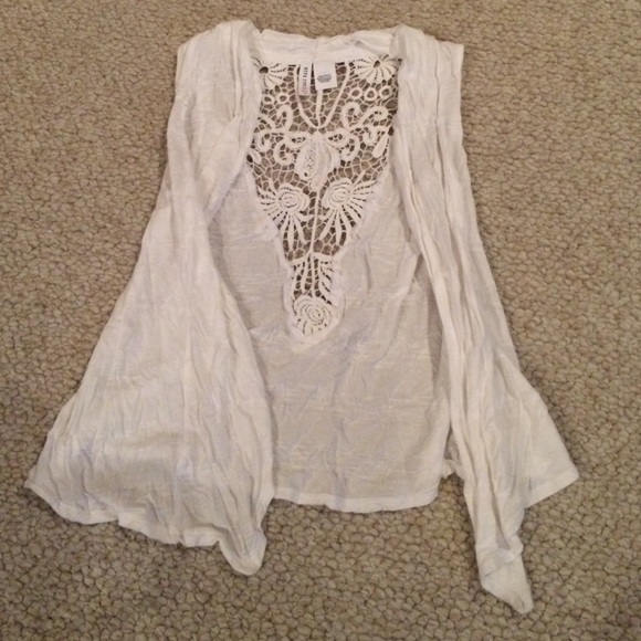 Tilly's white "flowy" cardigan