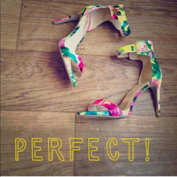 🎉HP🎉Floral heels