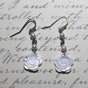 Mother of Pearl Flower earrings