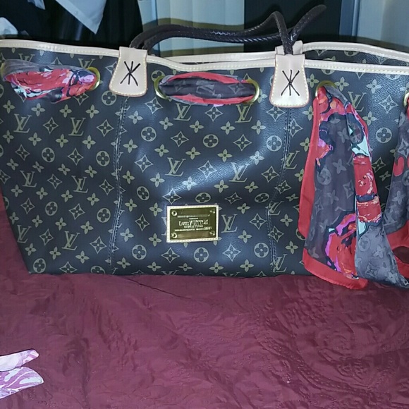 Gorgeous huge handbag for @lily102