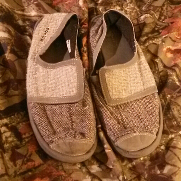 Sanuk size 8