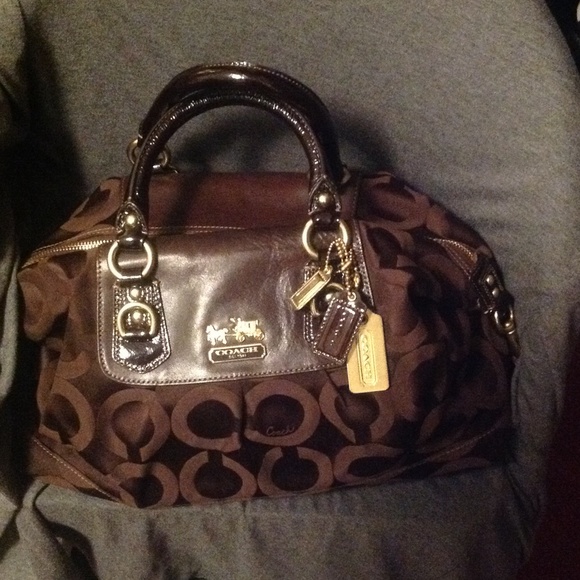 On Sale!!! Authentic Coach Pocketbook