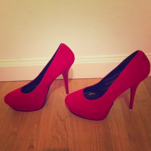 Red pumps