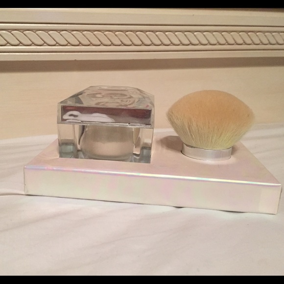 VS Luminous Body Powder