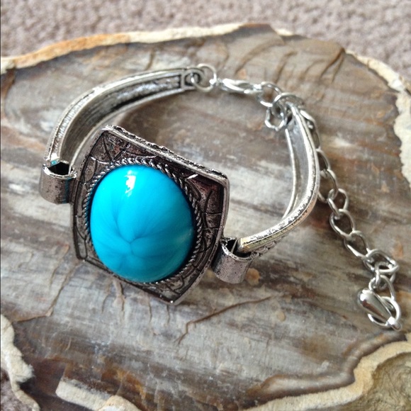 Jewelry - NWT turquoise bracelet
