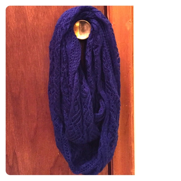 Blue infinity scarf!