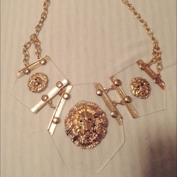 Lion statement necklace 😻😻