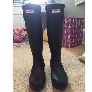 black matte hunter original tall rain boots size 5