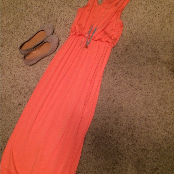 • Maxi dress •