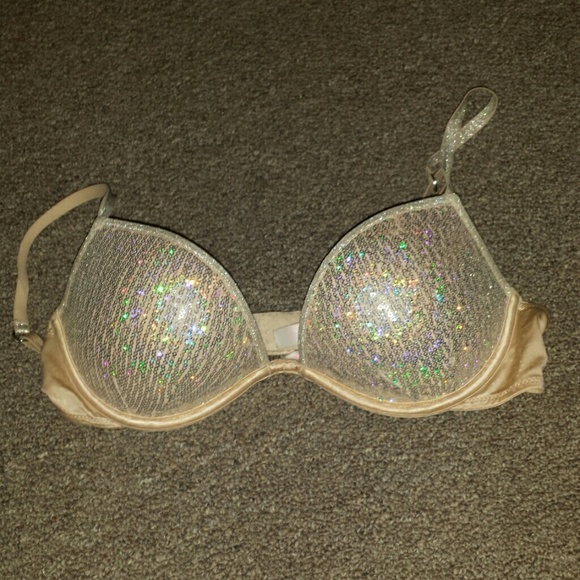 Gorgeous Victoria's Secret push-up bra!
